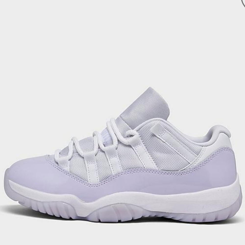 Women Air Jordan II Retro Low size 12 purple (unisex shoe)